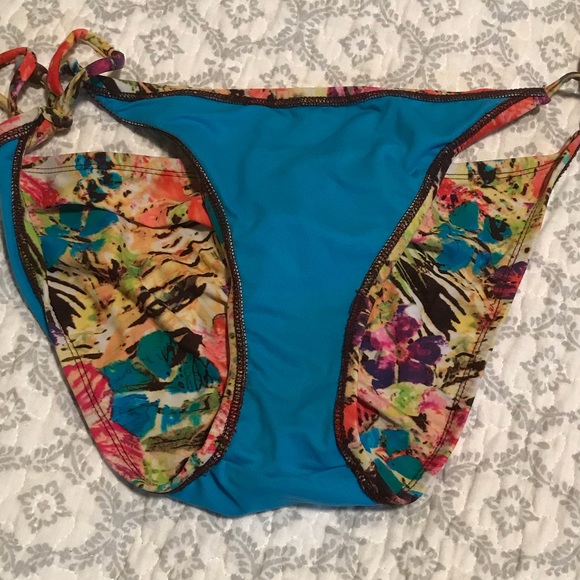 string bikini bottoms - Picture 7 of 8